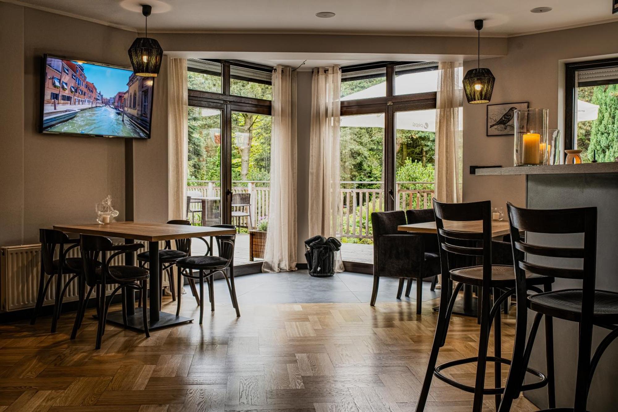 Hotel I Restauracja Czarny Kos 보르코보 외부 사진